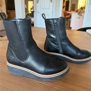 Cat and Jack kids sz 13 Laurel Chelsea sz 13